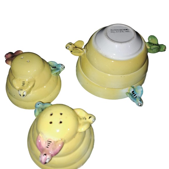 DARLING! VINTAGE 1950s Menschik Goldman Beehive Measuring Cups & Salt-Pepper - Picture 1 of 7